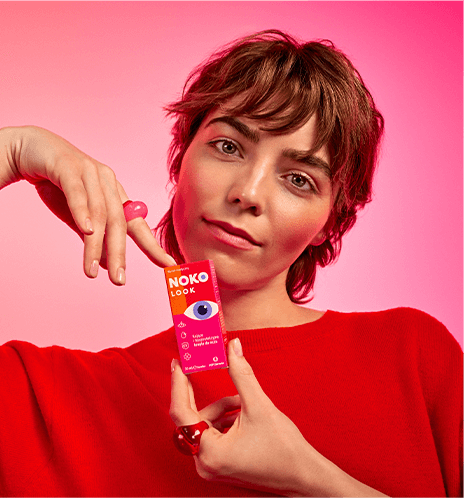 Kobieta z produktem NOKO LOOK