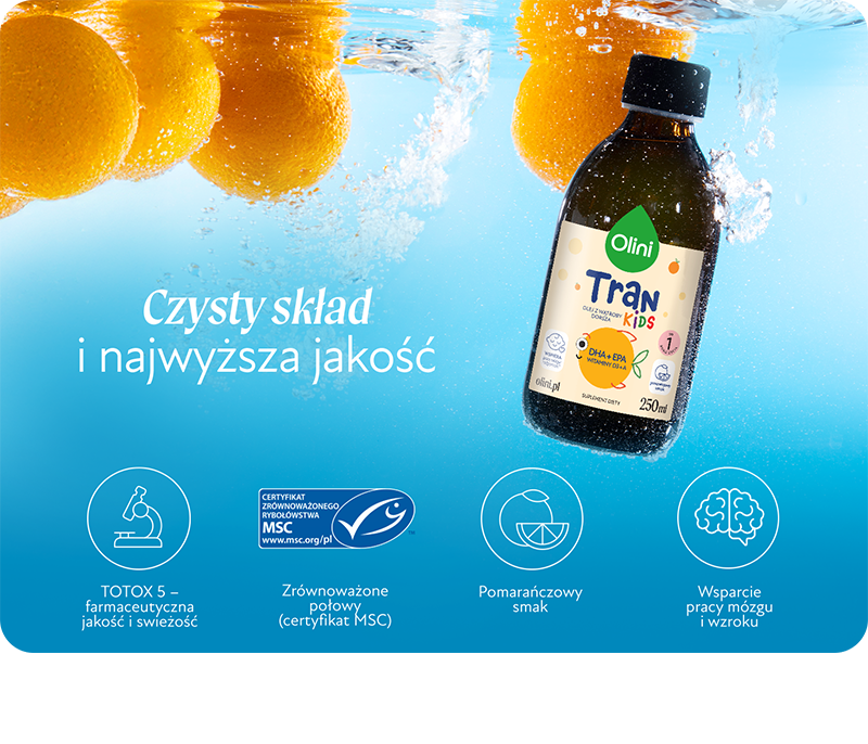 Tran Olini o smaku pomarańczowym – butelka na tle wody i pomarańczy