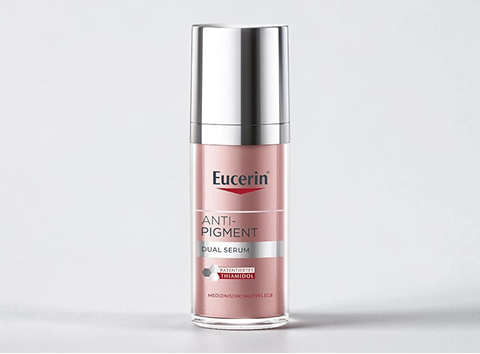 Eucerin Anti-Pigment Dual Serum – serum przeciw przebarwieniom w butelce z pompką.