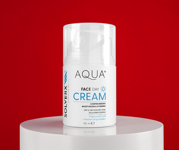 Solverx Aqua+ Face Day Cream – krem do twarzy na dzień w opakowaniu z pompką.
