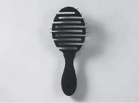 Wet Brush – czarna szczotka do włosów.