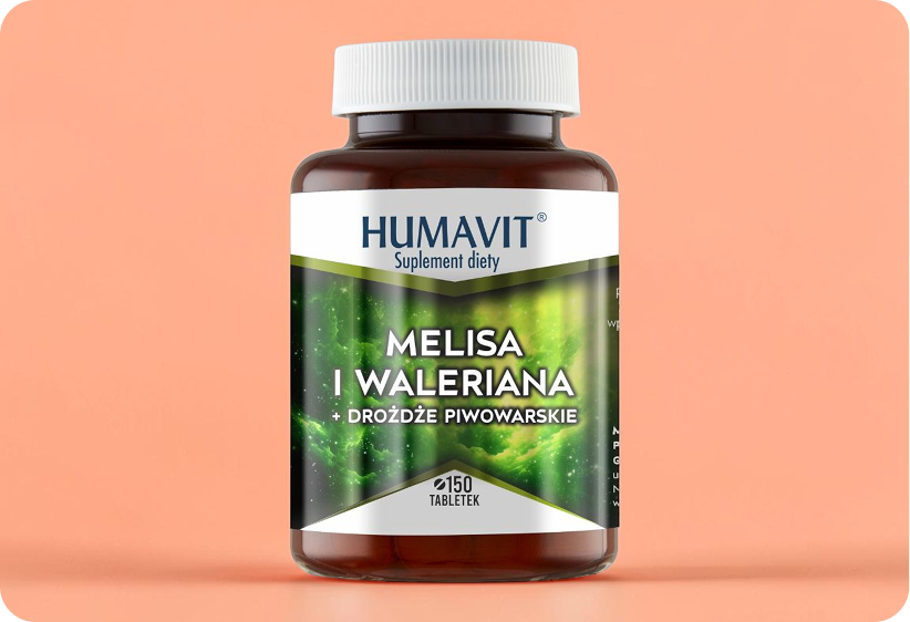 Butelka suplementu Humavit Melisa i Waleriana na brzoskwiniowym tle.