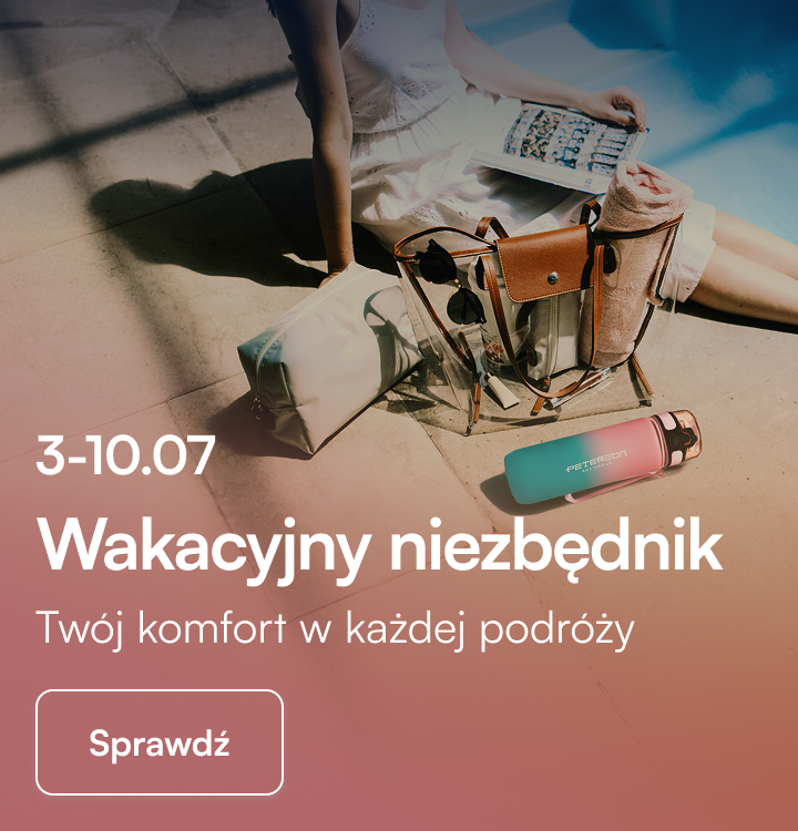 Letni baner „Wakacyjny niezbędnik” z osobą odpoczywającą przy basenie, torbą plażową, kosmetyczką, ręcznikiem i bidonem.